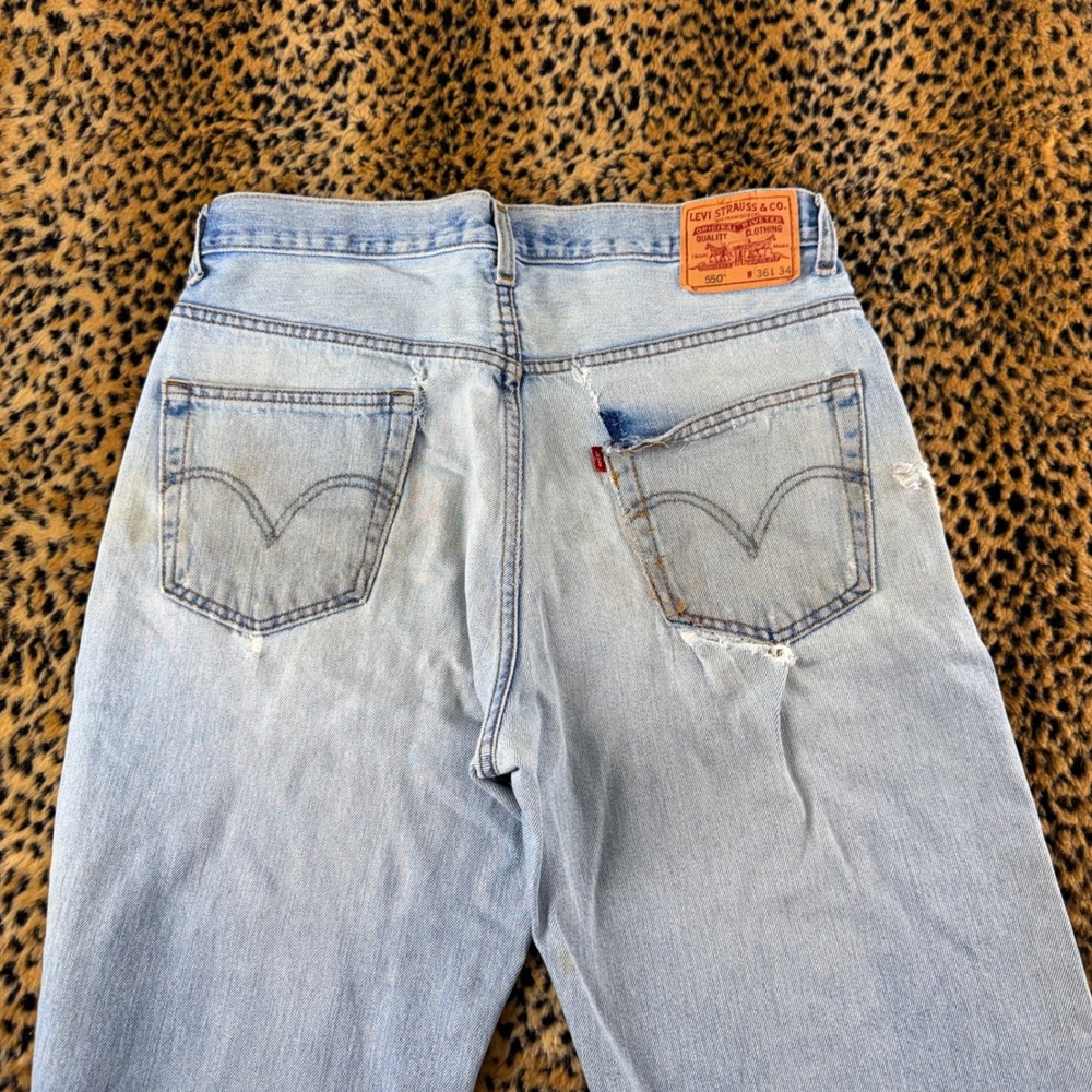 Levis 550 Relaxed Fit Light Wash Distressed Jeans Mens 36x34 Vintage 2000s